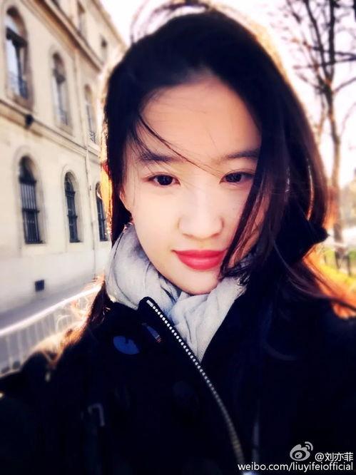 贾晓烨读书时照片,书海泛舟的美丽瞬间